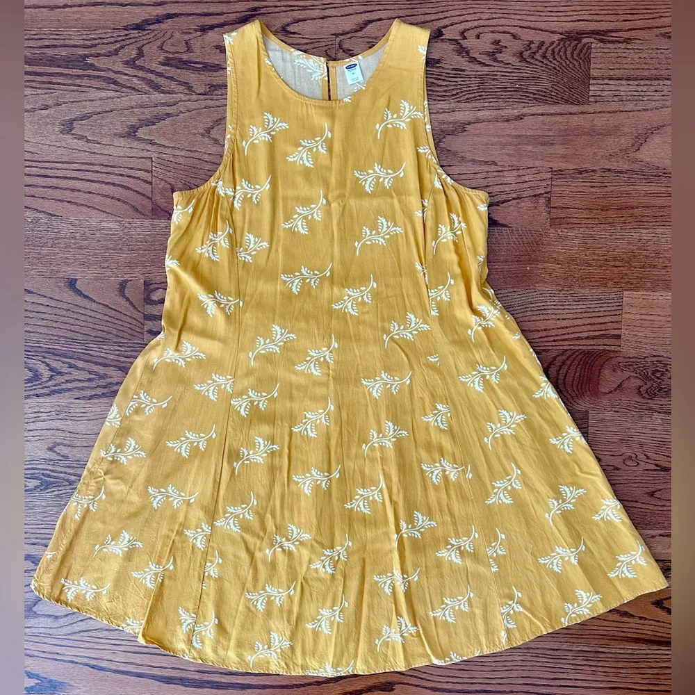 Old Navy Sleeveless Dress - Picture 3 of 8